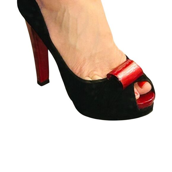 Stuart Weitzman Black Red Lacquer Pin Up Goth Vamp Peep Toe platform Heel 8 - Picture 6 of 15
